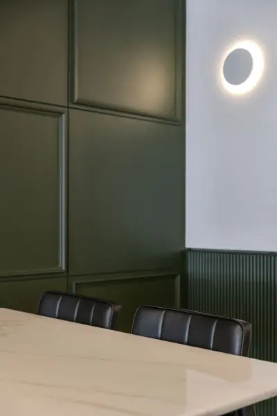 HAOPING, 올리브그린 몰딩과 디테일의 조화